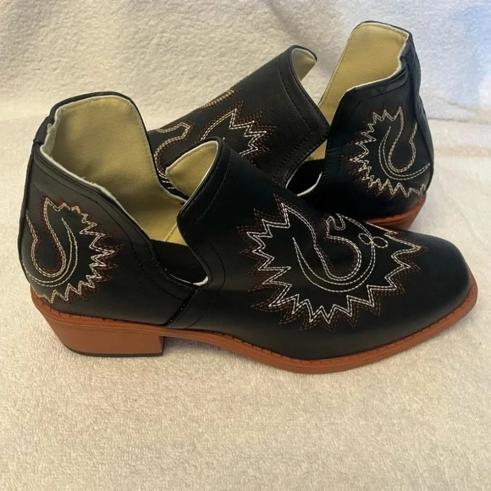 Western Ankle Boots Women’s US 6.5 Black Pull On Pointed Toe Block Heel NWT